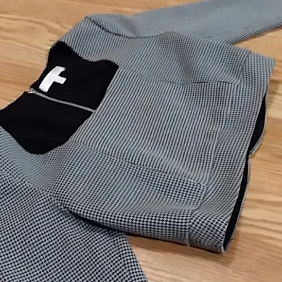 WAYF Houndstooth Long Sleeve Zip Crop Top - Picture 4 of 6